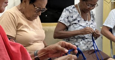 Parceria entre Ambiental Ceará, Ambiental Crato e ONG transforma uniformes antigos em bolsas e acessórios